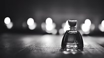 ما معنى عبارة Wear Perfume؟