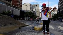 Venezuelan violinist protests against government