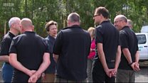 Bana-phrionnsa a' tadhal air sgioba teasairginn
