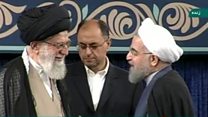 در مراسم تنفیذ حسن روحانی؛ رهبر ایران وضعیت کسب و کار را مهمترین مشکل مردم خواند