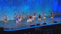 Dawns Greadigol/Gyfoes i Grŵp dros 4 mewn nifer (100) / Group Creative/Modern Dance (100)