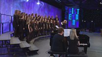 Côr Ieuenctid dan 25 oed a thros 20 mewn nifer (32) / Youth Choir under 25 yrs and with over 20 members (32)
