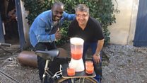Réécoutez l'émission avec Hervé Ngeutsop (ici à gauche avec Bruno, l’artisan à l’origine du premier prototype)