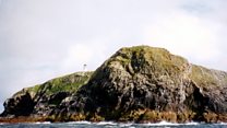 Snàmh bho na h-Eileanan Flannach gu Leòdhas