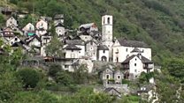 空き家対策に「分散型ホテル」 スイスの山村で