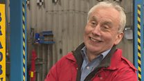 'Kiwi' a' leigeal seachad a dhreuchd