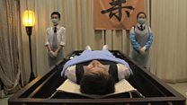 英国导演为何记录中国殡仪师生活?
