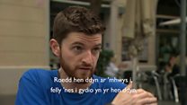 'Wnaethon nhw fy llusgo ar draws yr iard'