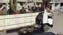 Rakka'yı konvoyla terk eden IŞİD militanları