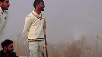’بیساکھی پھینک دی، بیٹ تھام لیا‘