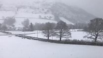 Yr eira yn Ninas Mawddwy