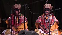 Manaich à Tibet air thuras ann an Alba
