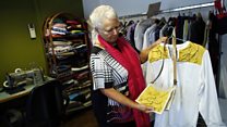 ما معنى عبارة recycled clothes؟