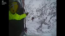 Achub person oddi ar Crib Goch