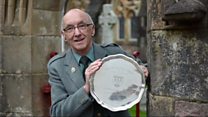 Luaidh ga dhèanamh air Iain Macleòid