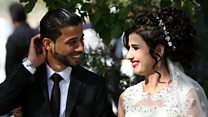 ما معنى عبارة late for your own wedding؟