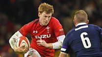 Patchell yn 'hoffi profi pobl yn anghywir'