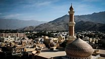ما المقصود بفرض صيغة موحدة للأذان؟ سألت نانسي النقيب جلول حجيمي، رئيس نقابة الأئمة في الجزائر