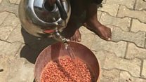 Lee nwaanyị ji aka ọrụ ya ewulite Ezinụlọ