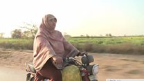 پنجاب کې ښځينه موټر سايکل چلوونکې