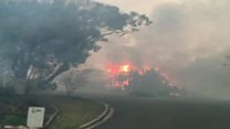 Australia bushfire sweeps beach town
