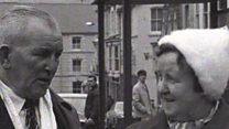 O'r archif: Clociau Aberdâr yn mynd nôl neu 'mlaen?