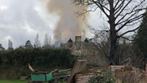 Tân ar safle hen Ysbyty Gogledd Cymru yn Ninbych