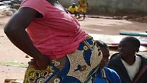 How you fit help anoda woman carry her belle