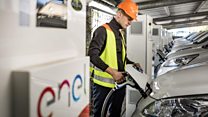 世界を揺るがす――自分の自動車で発電と蓄電