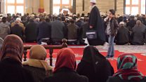 ترک مساجد میں خواتین نمازی سراپا احتجاج