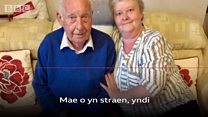 'Straen' gwraig sy'n gofalu am ei gŵr