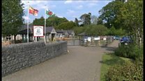 Trafod dyfodol ffrwd Saesneg ysgol