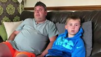 Profiad bachgen sy'n gofalu am ei dad
