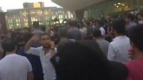 28 May Metro stansiyasının yanında polislə qarşıdurma