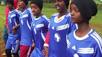 Umugore arwanya inshyingirwa ry'abana akoresheje umupira w'amaguru