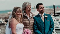 PM wedding photo surprise for couple