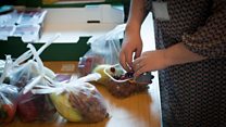ما معنى عبارة Sharing food؟
