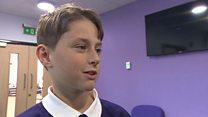 Beth yw barn plant ar wisg ysgol?