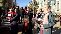 В Китае женщины побрили головы в знак протеста