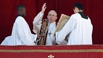 Pope Francis urges peace in Christmas message