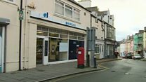 Mwy o fanciau'n cau canghennau ym Môn