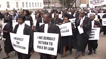Zimbabwe, abagore babasanga mu ngo bakabafata ku nguvu