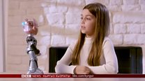 Click: Сүйлөй алган, ырдай алган робот кыз