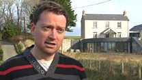 'Un hen daid wedi gyrru'r llall i foddi'