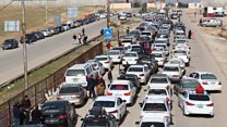 Long queues to enter Syria