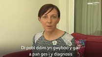 Mae Llinos Blackwell yn byw gyda'r cyflwr endometriosis.