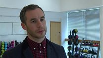 Chwaraeon yn gallu 'newid bywydau'