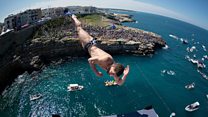 World's top cliff divers make splash in Italy