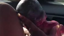 A mulher que deu à luz no próprio carro - e seu filho gravou tudo com o celular
