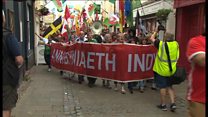 Miloedd yn gorymdeithio drwy Gaernarfon